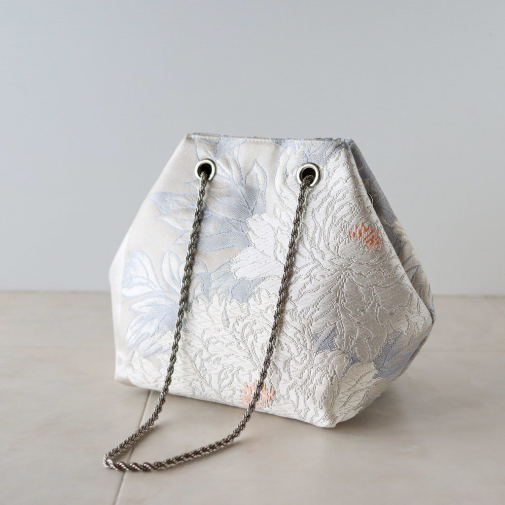 帯リメイクしたバッグ