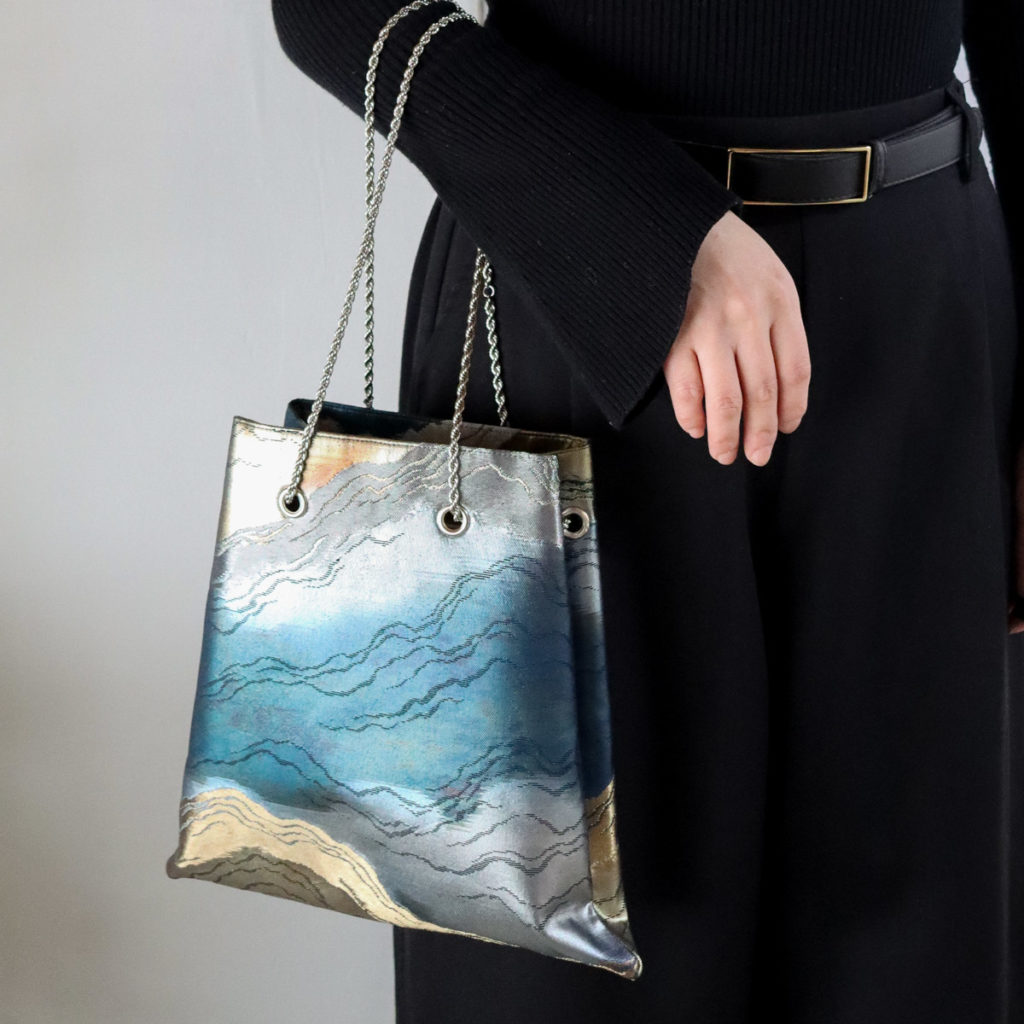 引箔帯からリメイクしたバッグ
メタシックバッグ