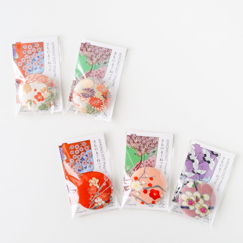 着物や帯からリメイクしたマグネット