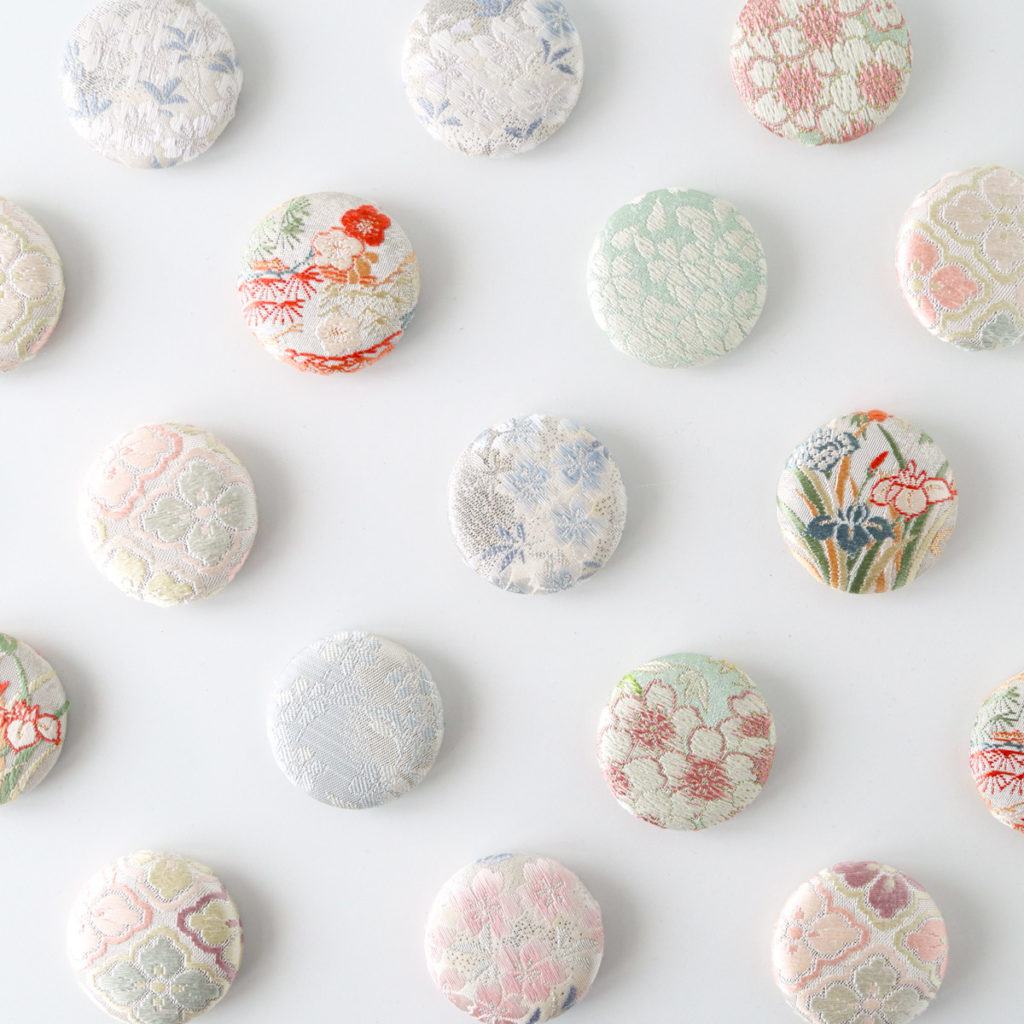 着物や帯からリメイクしたマグネット