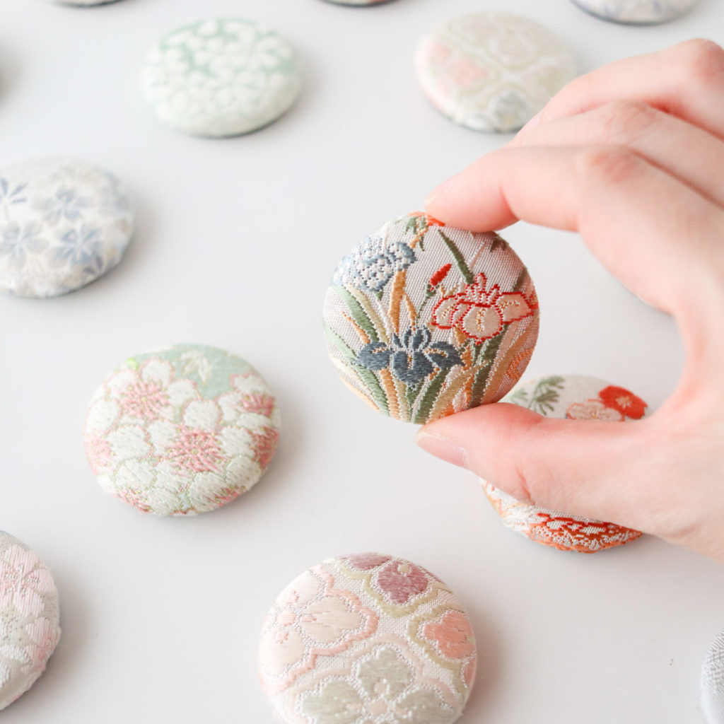 着物や帯からリメイクしたマグネット