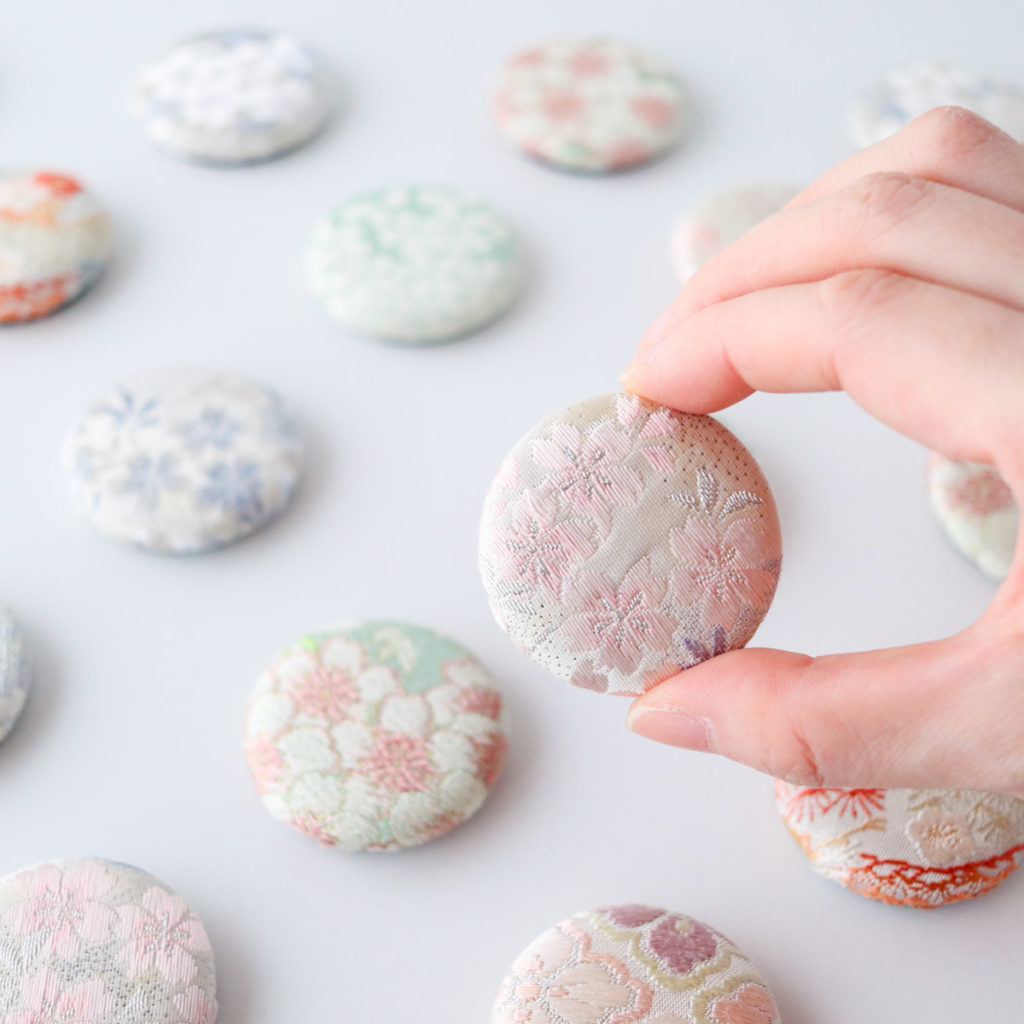 着物や帯からリメイクしたマグネット