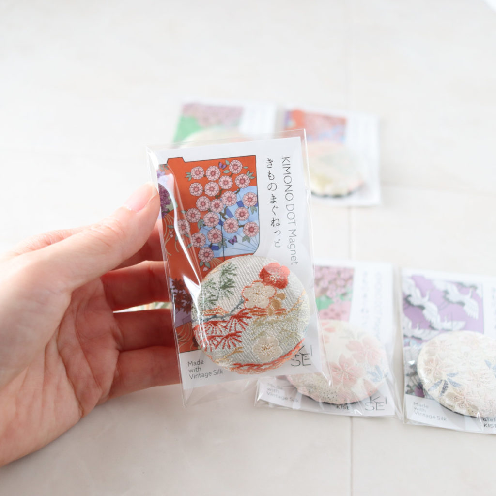 着物や帯からリメイクしたマグネット